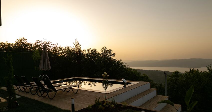 B105 - Göl Manzaralı